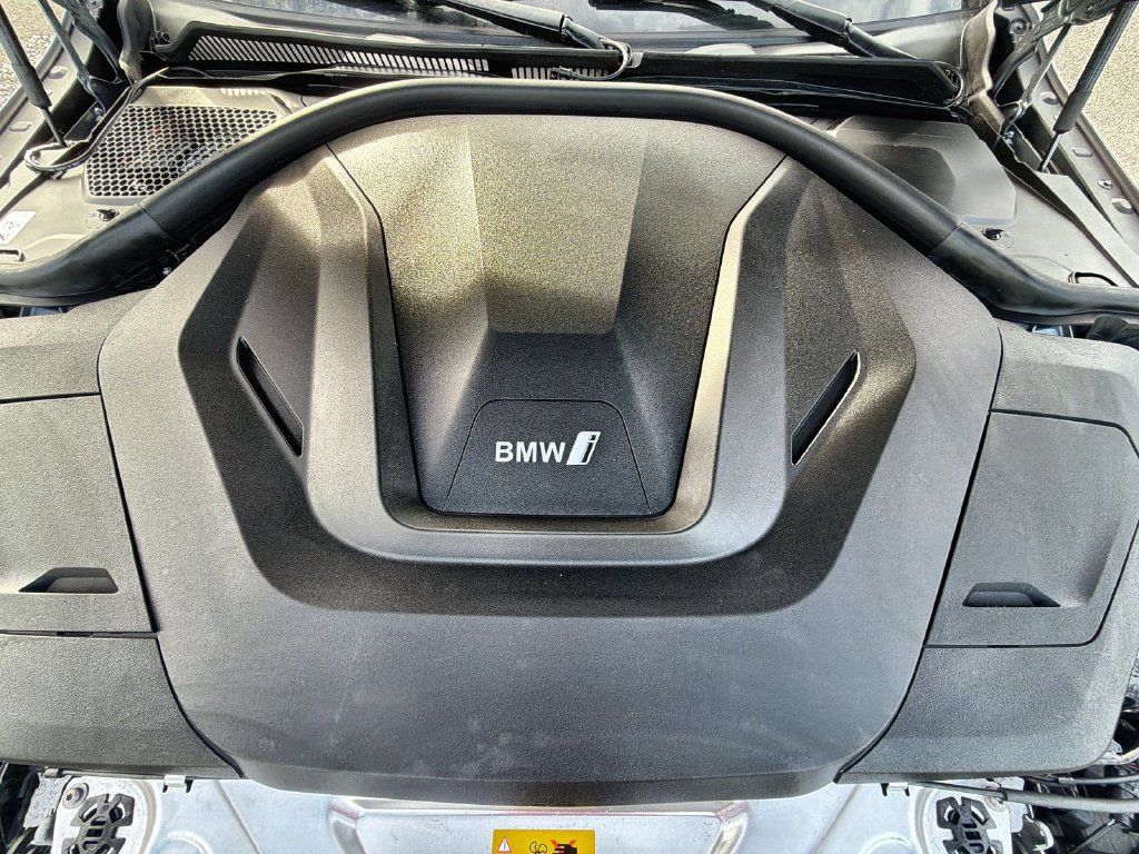 Used 2024 BMW i4 eDrive40 w/ Premium Package RWD image 17