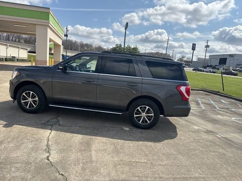 Used 2018 Ford Expedition XLT w/ Equipment Group 202A image 7