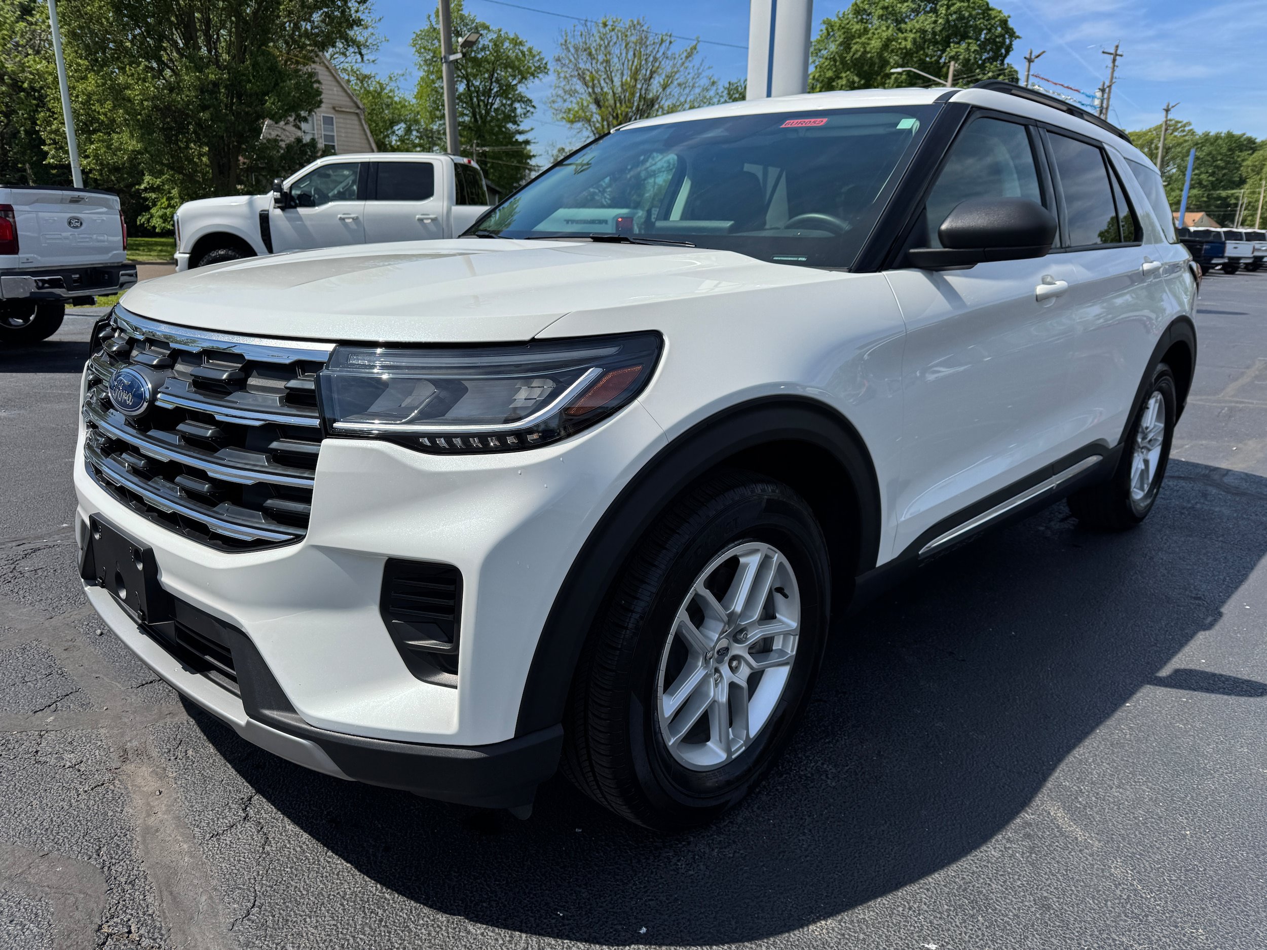 Used 2025 Ford Explorer Active RWD image 3
