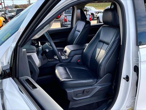 Used 2022 Ford Expedition Max XLT image 27