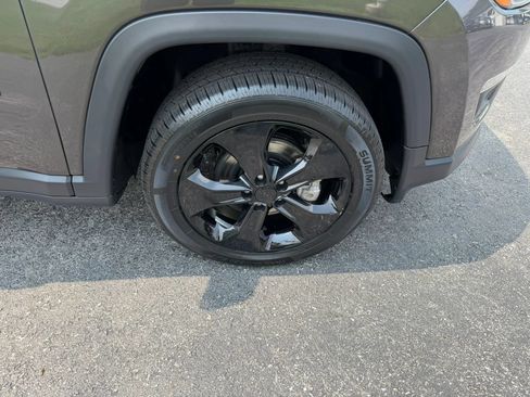 Used 2019 Jeep Compass Latitude AWD/4WD image 43
