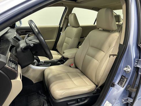 Used 2017 Honda Accord Touring image 11