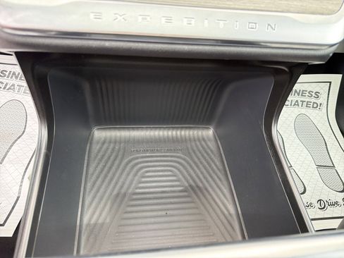 Used 2025 Ford Expedition Max Platinum w/ Driver's Package AWD/4WD image 39