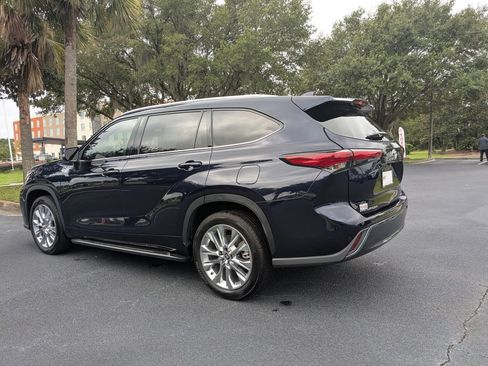 Used 2023 Toyota Highlander Limited FWD image 8