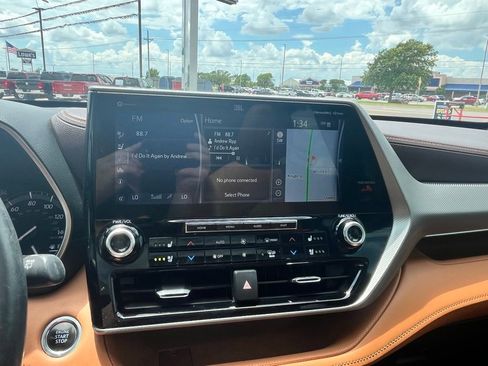 Used 2021 Toyota Highlander Platinum FWD image 12