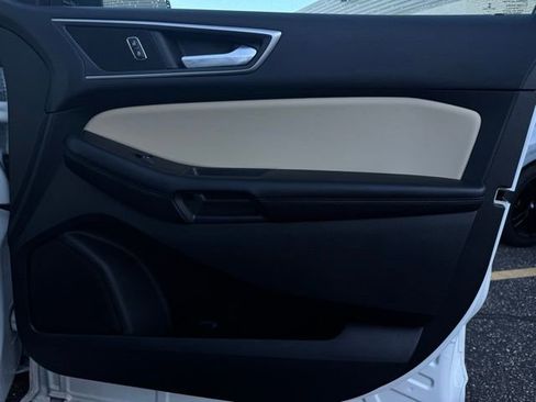 Used 2022 Ford Edge SEL w/ Convenience Package image 16