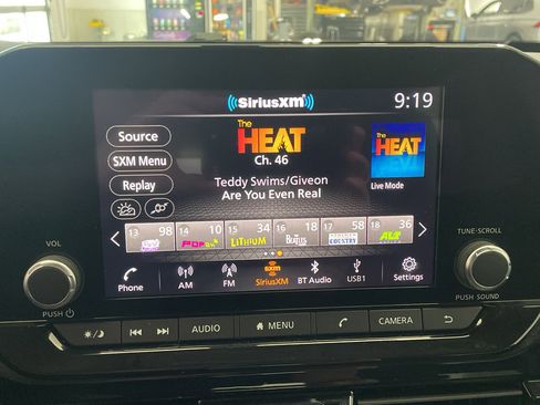 Used 2024 Nissan Pathfinder SV image 17