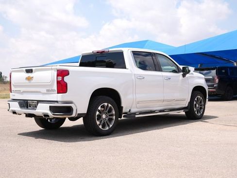 Used 2024 Chevrolet Silverado 1500 High Country w/ Technology Package AWD/4WD image 3