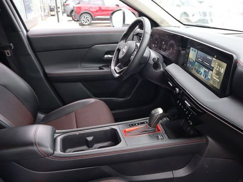 Certified 2025 Nissan Kicks SR image 24