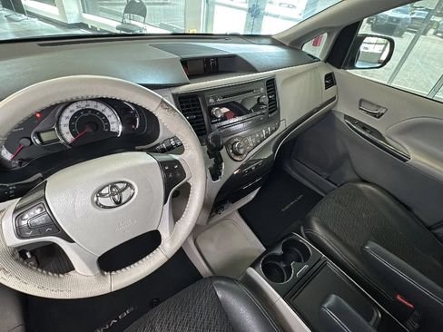 Used 2014 Toyota Sienna SE FWD image 37