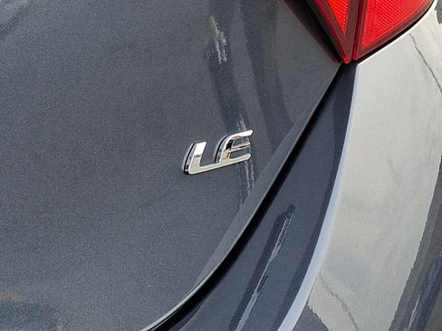 Used 2015 Toyota Corolla LE image 32