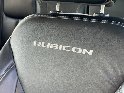 Used 2017 Jeep Wrangler Unlimited Rubicon w/ Connectivity Group AWD/4WD image 6