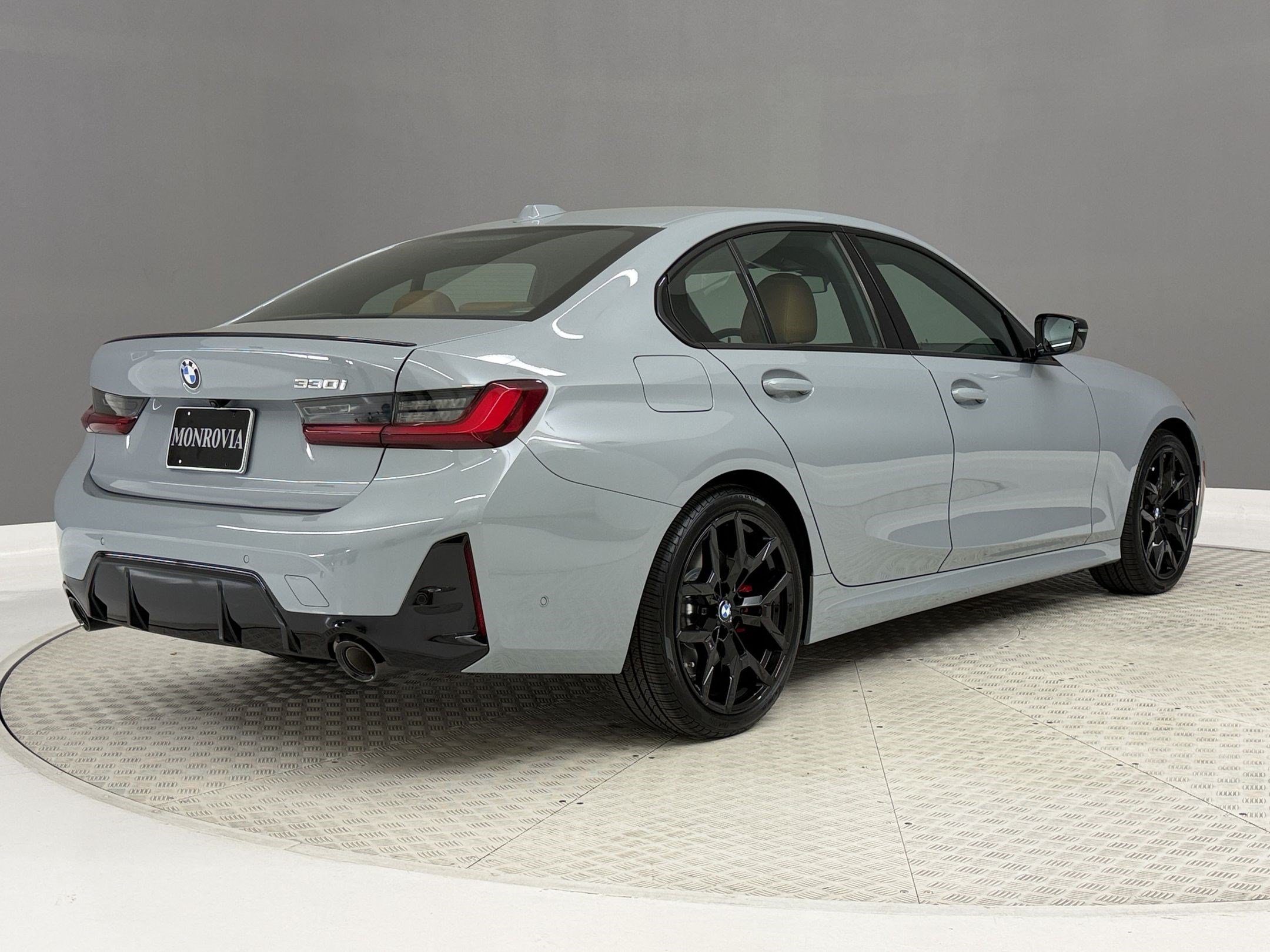 Used 2026 BMW 330i Sedan w/ M Sport Package RWD image 9
