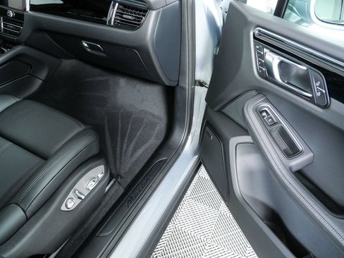 New 2026 Porsche Macan Turbo AWD/4WD image 27