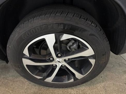 Used 2024 Chevrolet Trax RS FWD image 9