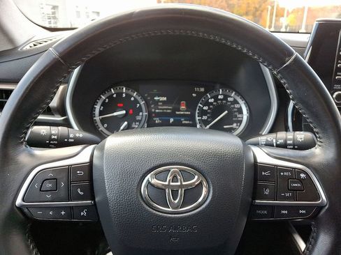 Used 2020 Toyota Highlander XLE image 21