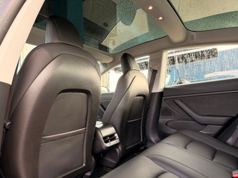 Used 2018 Tesla Model 3 Mid Range RWD image 18