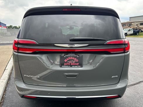 Used 2023 Chrysler Pacifica Touring-L AWD/4WD image 4