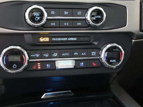 Used 2022 Ford F250 Platinum image 5