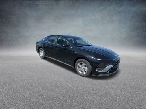 Used 2025 Hyundai Sonata SE image 27