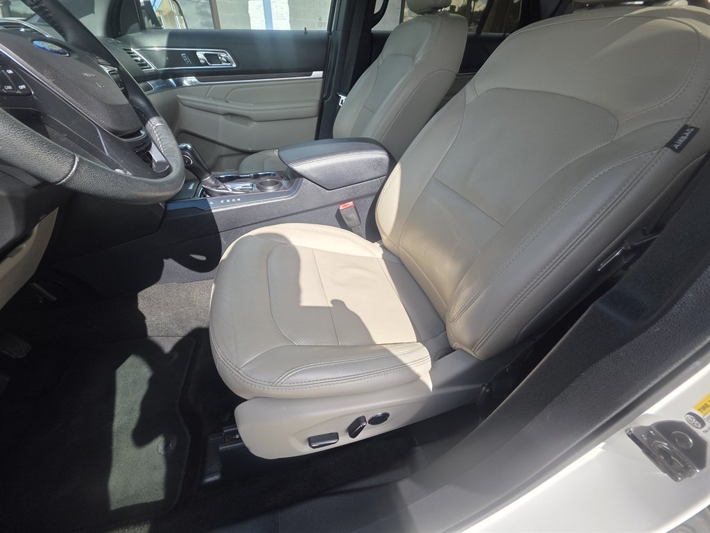 Used 2018 Ford Explorer Limited FWD image 9