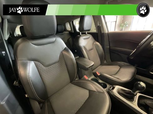 Used 2018 Jeep Compass Latitude w/ Popular Equipment Group AWD/4WD image 19