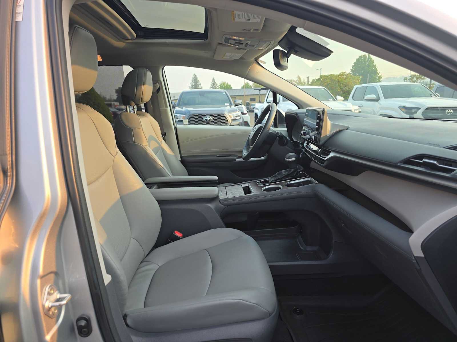 Certified 2021 Toyota Sienna XLE FWD image 12