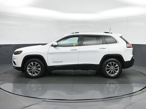 Used 2019 Jeep Cherokee Latitude Plus w/ Cold Weather Group AWD/4WD image 4