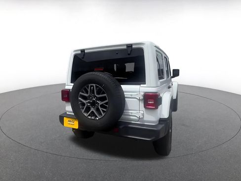 Used 2025 Jeep Wrangler Unlimited Sahara AWD/4WD image 12