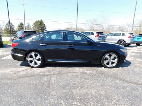Certified 2018 Honda Accord Touring image 2