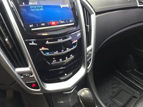 Used 2013 Cadillac SRX FWD image 4