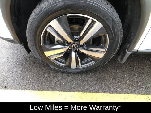 Certified 2025 Nissan Rogue SL w/ SL Premium Package AWD/4WD image 11