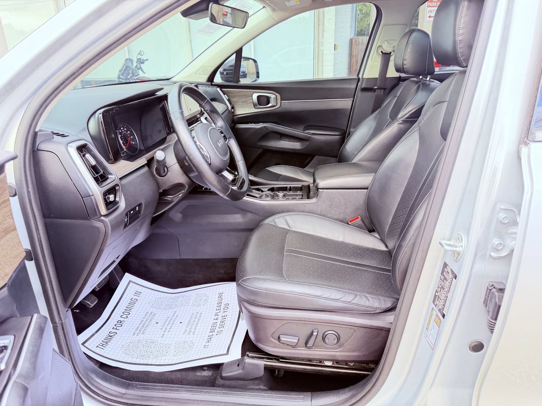 Used 2022 Kia Sorento S w/ Panoramic Sunroof Package AWD/4WD image 16