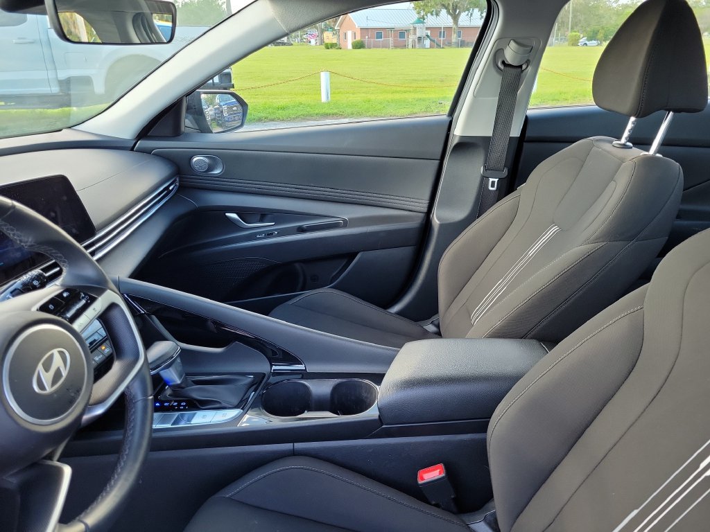 Used 2025 Hyundai Elantra SEL FWD image 22