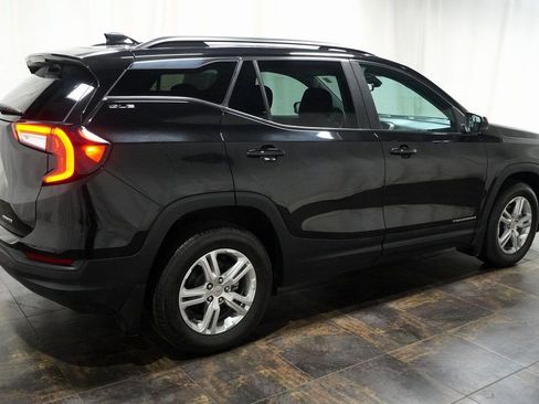 Used 2022 GMC Terrain SLE w/ Driver Convenience Package image 4