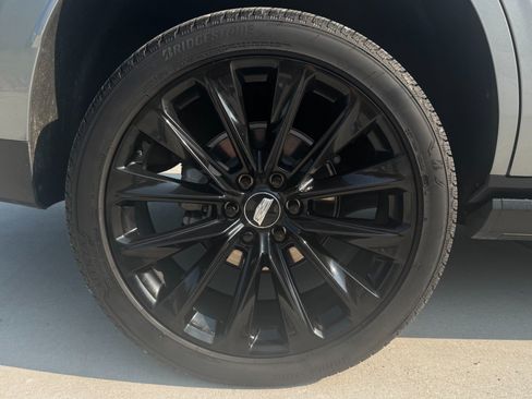 Used 2023 GMC Yukon Denali Ultimate AWD/4WD image 7