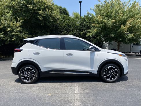 Used 2023 Chevrolet Bolt EUV Premier FWD image 10