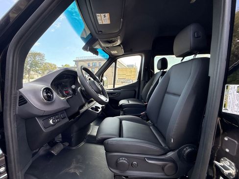 Used 2025 Mercedes-Benz Sprinter 2500 image 16