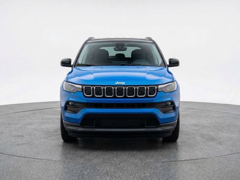 Used 2025 Jeep Compass Limited image 2