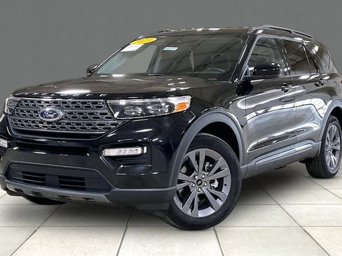 Certified 2023 Ford Explorer XLT w/ Equipment Group 202A AWD/4WD image 2