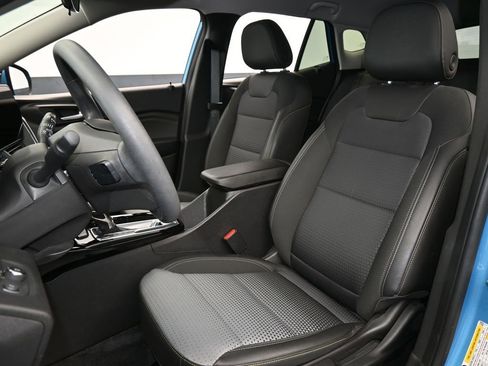 Used 2025 Chevrolet Trax LT image 10