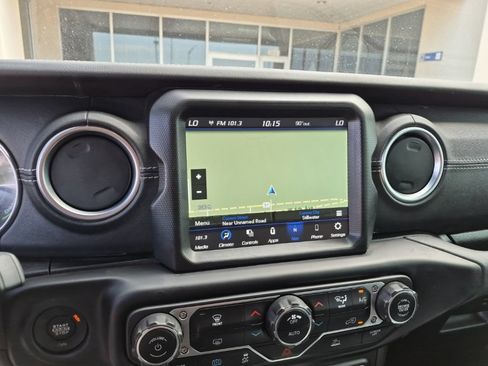 Used 2023 Jeep Wrangler Unlimited Sahara AWD/4WD image 17