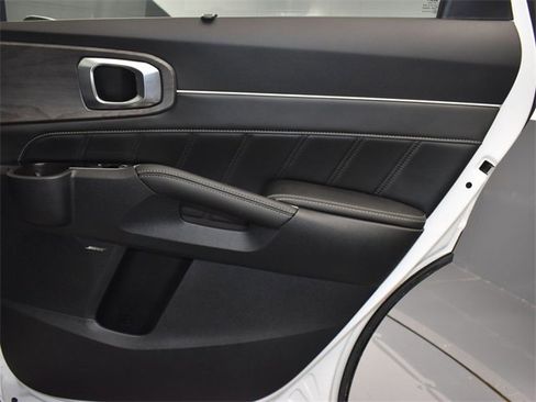 Certified 2025 Kia Sorento SX Prestige image 15