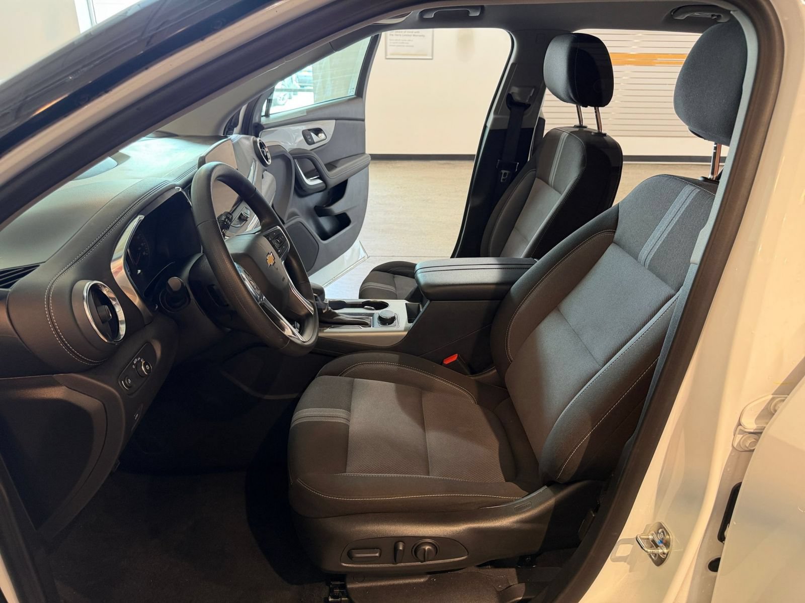 Used 2025 Chevrolet Blazer LT FWD image 26