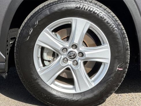 Certified 2023 Toyota Highlander LE image 27