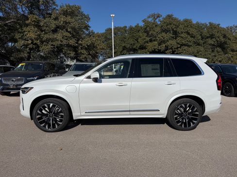 New 2026 Volvo XC90 T8 Core image 3