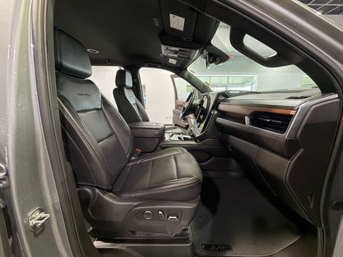 Used 2025 GMC Yukon XL Denali AWD/4WD image 13