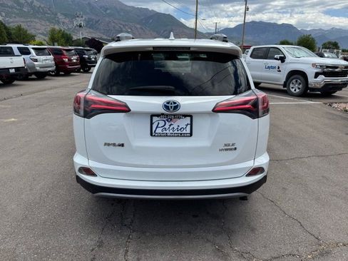 Used 2018 Toyota RAV4 XLE AWD/4WD image 4