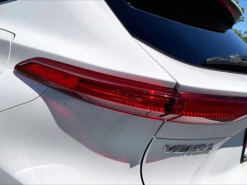 Used 2022 Toyota Venza XLE AWD/4WD image 27