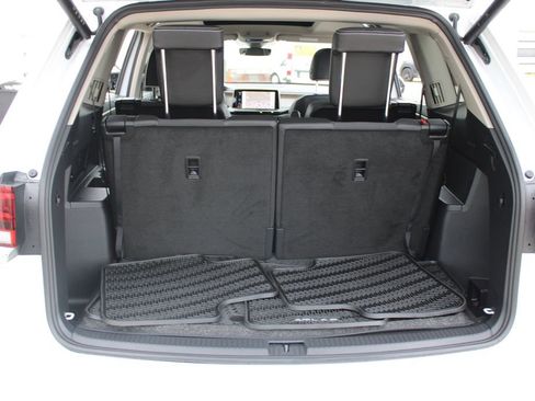 Certified 2025 Volkswagen Atlas SEL Premium R-Line image 31